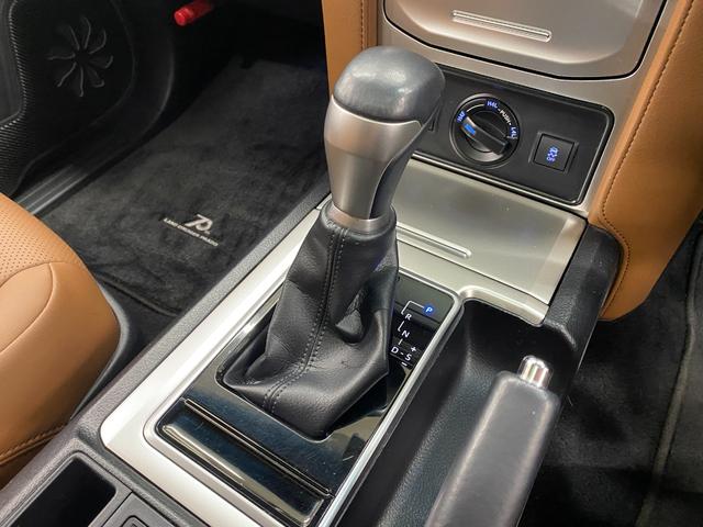 ランドクルーザープラド TX Lパッケージ 70thアニバーサリーLMD 特別仕様車 サンルーフ/ブラウン革S/ACC/衝突軽減B/ナビ/フルセグTV/Bカメラ/車線逸脱警告/シートH・C/Pシート/LEDヘッドライト/Bluetoothオーディオ/ハンズフリー通話/クリアランスソナー(28枚目)