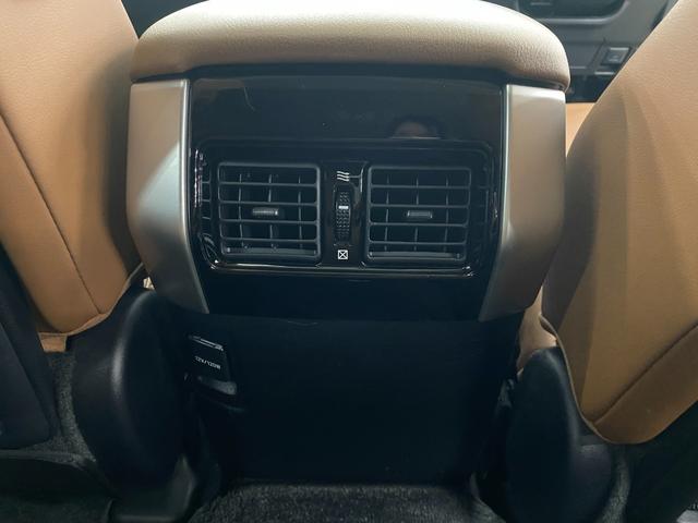 ランドクルーザープラド TX Lパッケージ 70thアニバーサリーLMD 特別仕様車 サンルーフ/ブラウン革S/ACC/衝突軽減B/ナビ/フルセグTV/Bカメラ/車線逸脱警告/シートH・C/Pシート/LEDヘッドライト/Bluetoothオーディオ/ハンズフリー通話/クリアランスソナー(45枚目)