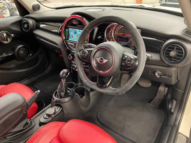 ＭＩＮＩ クーパーＳＤ　ハーマンカードンスピーカー／禁煙車／ナビ／フルセグＴＶ／バックカメラ／ＬＥＤヘッドライト／Ｂｌｕｅｔｏｏｔｈオーディオ／ハンズフリー通話／クリアランスソナー／クルーズコントロール／１年保証（9枚目）