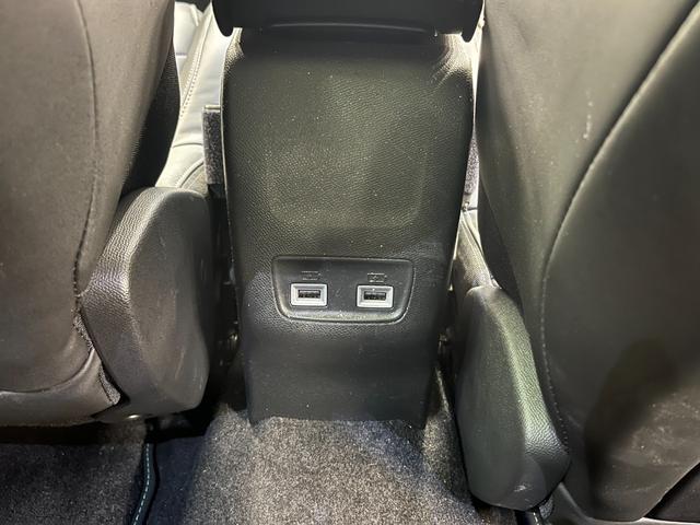 PEUGEOT 2008 GT BLUE HDI