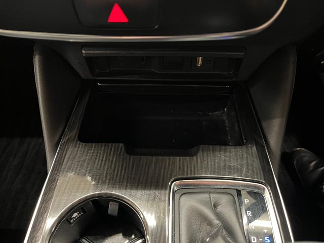 クラウンハイブリッド G 革S/禁煙車/ACC/衝突軽減B/HDDナビ/フルセグTV/B&360度カメラ/車線逸脱警告/シートH・C/Pシート/LEDヘッドライト/Bluetoothオーディオ/クリアランスソナー/1年保証(30枚目)