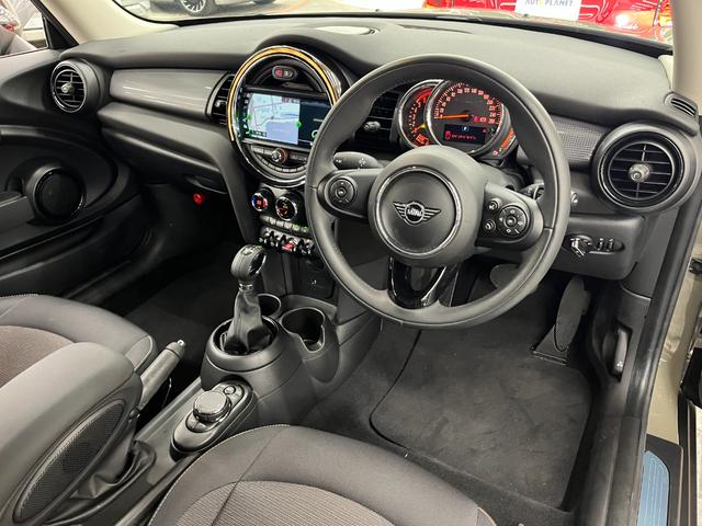 車両状態評価表・詳細写真をメールでお送りできます！！ご質問、ご不明な点等ございましたらお気軽にお問合せ下さい。オートプラネット名古屋ＴＥＬ：０５６１−３７−５３３３