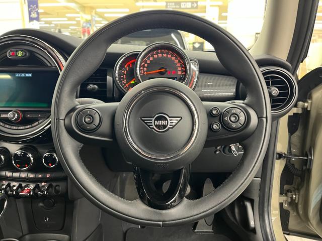 ステアリングにも、大きな傷など無く良好です。