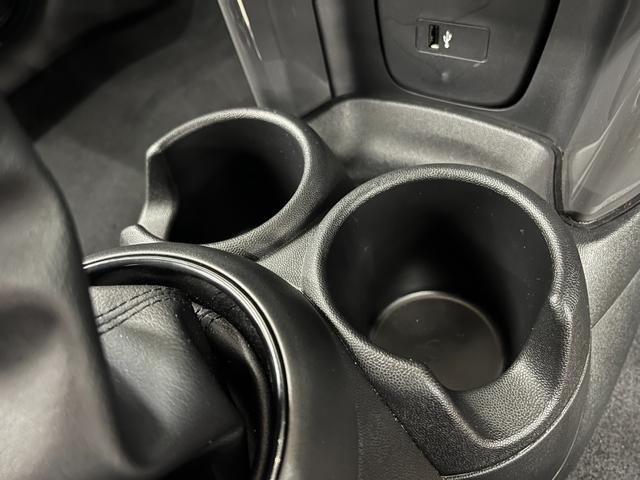 こちらは、２本のドリンクホルダーとして使用できます。