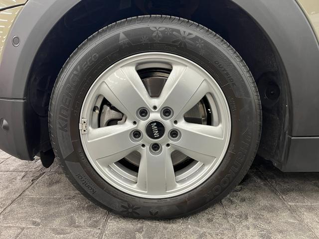 タイヤサイズは、前後ともに１７５／６５／Ｒ１５です。