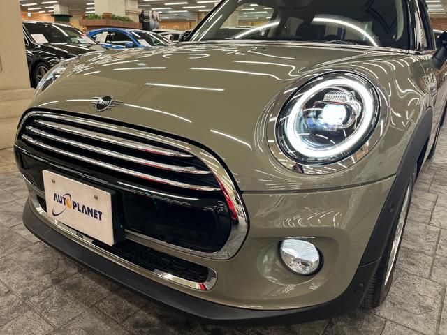 広範囲を明るく照らす、ＬＥＤヘッドライトを装備しております。