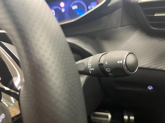 2008 GT ブルーHDi 禁煙車/衝突軽減ブレーキ/ACC/AppleCarplay/AndroidAuto/レーンアシスト/LEDヘッドライト/ハーフ革シート/パワーシート/シートヒーター/アクティブランバーサポート/アルミ(20枚目)