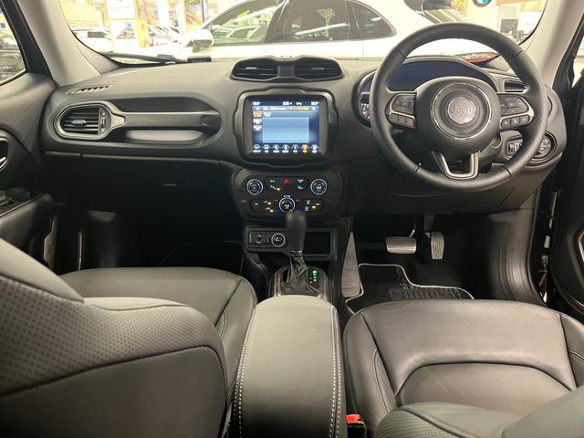 ジープ・レネゲード リミテッド 禁煙車/革S/ACC/衝突軽減B/AppleCarplay/AndroidAuto/ナビ/フルセグTV/バックカメラ/シートH/Pシート/Bluetoothオーディオ/クリアランスソナー/ルーフレール(9枚目)