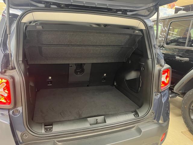 ジープ・レネゲード リミテッド 禁煙車/革S/ACC/衝突軽減B/AppleCarplay/AndroidAuto/ナビ/フルセグTV/バックカメラ/シートH/Pシート/Bluetoothオーディオ/クリアランスソナー/ルーフレール(14枚目)