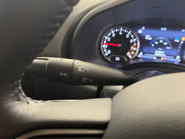 ジープ・レネゲード リミテッド 禁煙車/革S/ACC/衝突軽減B/AppleCarplay/AndroidAuto/ナビ/フルセグTV/バックカメラ/シートH/Pシート/Bluetoothオーディオ/クリアランスソナー/ルーフレール(19枚目)