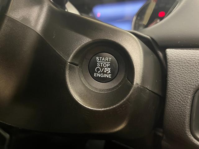 ジープ・レネゲード リミテッド 禁煙車/革S/ACC/衝突軽減B/AppleCarplay/AndroidAuto/ナビ/フルセグTV/バックカメラ/シートH/Pシート/Bluetoothオーディオ/クリアランスソナー/ルーフレール(21枚目)