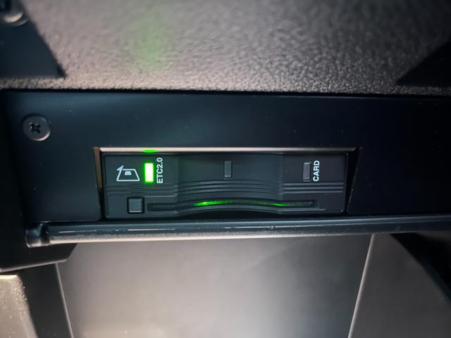 ジープ・レネゲード リミテッド 禁煙車/革S/ACC/衝突軽減B/AppleCarplay/AndroidAuto/ナビ/フルセグTV/バックカメラ/シートH/Pシート/Bluetoothオーディオ/クリアランスソナー/ルーフレール(33枚目)