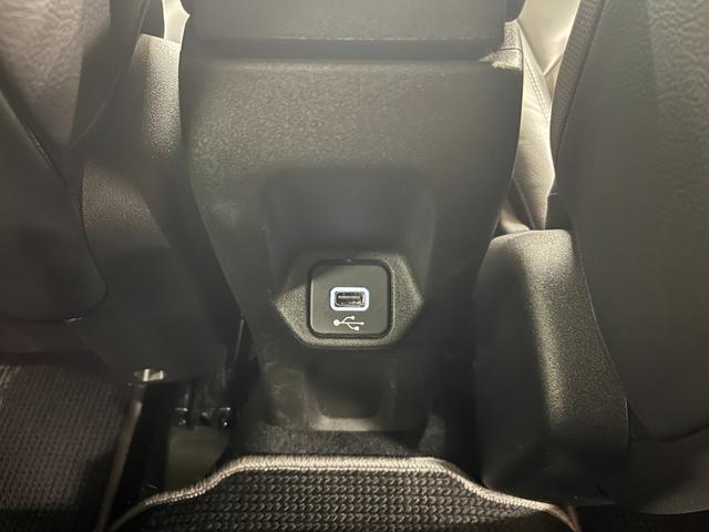 ジープ・レネゲード リミテッド 禁煙車/革S/ACC/衝突軽減B/AppleCarplay/AndroidAuto/ナビ/フルセグTV/バックカメラ/シートH/Pシート/Bluetoothオーディオ/クリアランスソナー/ルーフレール(37枚目)