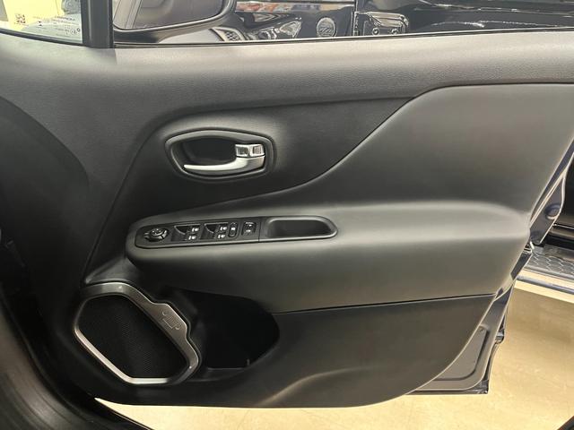 ジープ・レネゲード リミテッド 禁煙車/革S/ACC/衝突軽減B/AppleCarplay/AndroidAuto/ナビ/フルセグTV/バックカメラ/シートH/Pシート/Bluetoothオーディオ/クリアランスソナー/ルーフレール(38枚目)