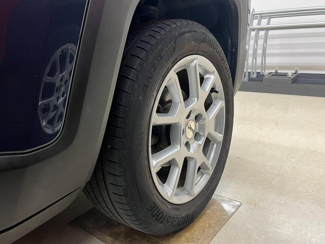 ジープ・レネゲード リミテッド 禁煙車/革S/ACC/衝突軽減B/AppleCarplay/AndroidAuto/ナビ/フルセグTV/バックカメラ/シートH/Pシート/Bluetoothオーディオ/クリアランスソナー/ルーフレール(39枚目)