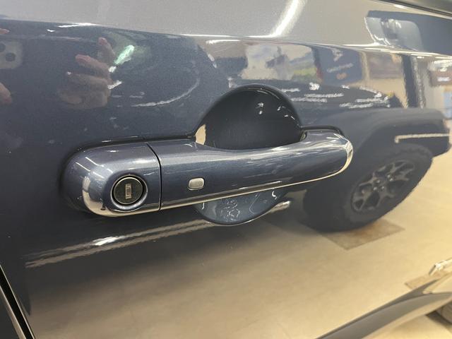 ジープ・レネゲード リミテッド 禁煙車/革S/ACC/衝突軽減B/AppleCarplay/AndroidAuto/ナビ/フルセグTV/バックカメラ/シートH/Pシート/Bluetoothオーディオ/クリアランスソナー/ルーフレール(45枚目)