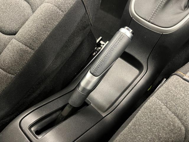 C3 モダンサロン 特別仕様車/後期モデル/禁煙車/衝突軽減B/AppleCarplay/AndroidAuto/ハーフ革S/バックカメラ/LEDヘッドライト/Bluetoothオーディオ/クルーズコントロール/1年保証(21枚目)