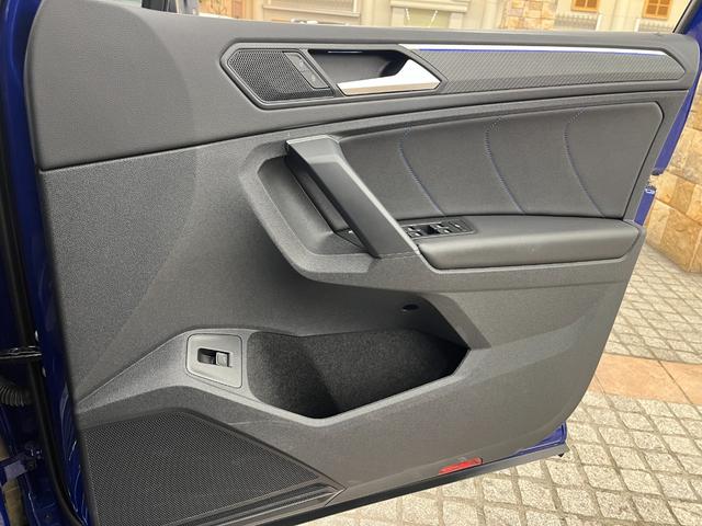 ティグアン R 革S/社外サスペンション/禁煙車/ACC/衝突軽減B/AppleCarplay/AndroidAuto/HDDナビ/フルセグTV/B&360度カメラ/シートH/Pシート/LEDヘッドライト/Pゲート(50枚目)