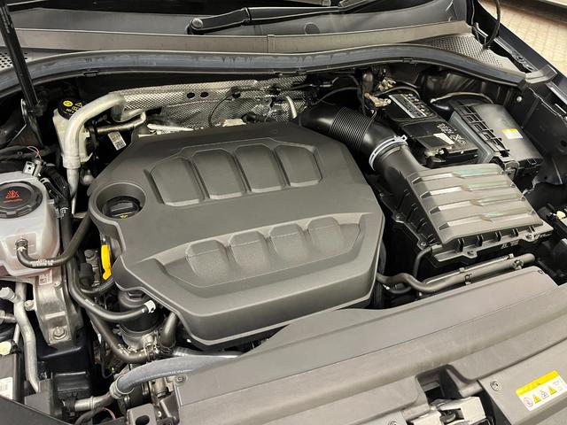 ティグアン R 革S/社外サスペンション/禁煙車/ACC/衝突軽減B/AppleCarplay/AndroidAuto/HDDナビ/フルセグTV/B&360度カメラ/シートH/Pシート/LEDヘッドライト/Pゲート(62枚目)