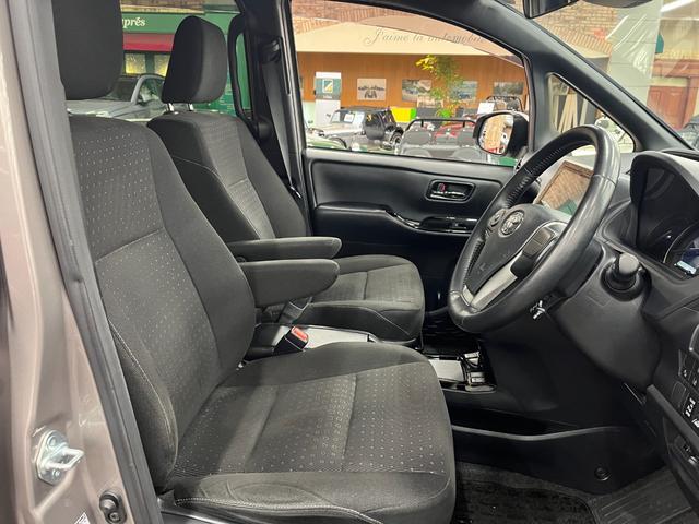 ノア ハイブリッドＧ　禁煙車／衝突軽減Ｂ／ナビ／フルセグＴＶ／Ｂカメラ／車線逸脱警告／シートＨ／ＬＥＤヘッドライト／後席モニター／両側電動スライドドア／Ｂｌｕｅｔｏｏｔｈ／クリアランスソナー／クルーズコントロール／１年保証（10枚目）