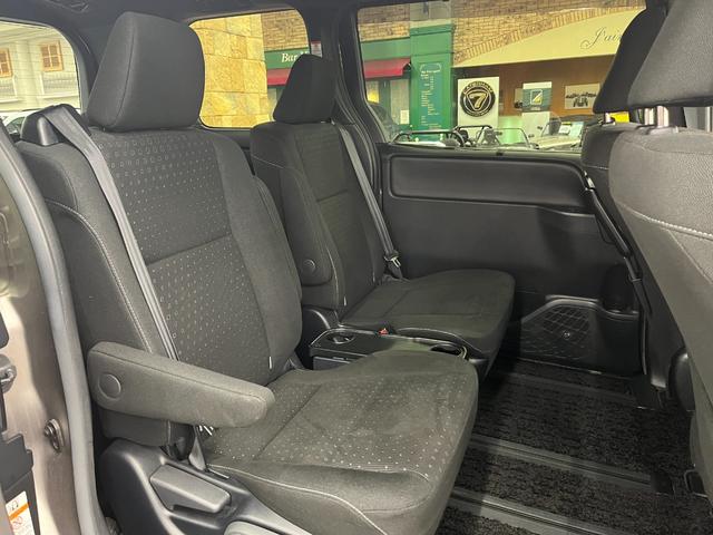 ノア ハイブリッドＧ　禁煙車／衝突軽減Ｂ／ナビ／フルセグＴＶ／Ｂカメラ／車線逸脱警告／シートＨ／ＬＥＤヘッドライト／後席モニター／両側電動スライドドア／Ｂｌｕｅｔｏｏｔｈ／クリアランスソナー／クルーズコントロール／１年保証（11枚目）