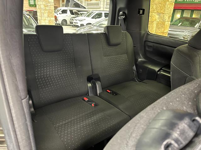 ノア ハイブリッドＧ　禁煙車／衝突軽減Ｂ／ナビ／フルセグＴＶ／Ｂカメラ／車線逸脱警告／シートＨ／ＬＥＤヘッドライト／後席モニター／両側電動スライドドア／Ｂｌｕｅｔｏｏｔｈ／クリアランスソナー／クルーズコントロール／１年保証（12枚目）