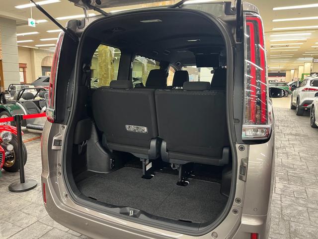 ノア ハイブリッドＧ　禁煙車／衝突軽減Ｂ／ナビ／フルセグＴＶ／Ｂカメラ／車線逸脱警告／シートＨ／ＬＥＤヘッドライト／後席モニター／両側電動スライドドア／Ｂｌｕｅｔｏｏｔｈ／クリアランスソナー／クルーズコントロール／１年保証（13枚目）