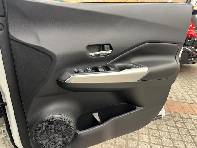 キックス Ｘ　禁煙車／ＡＣＣ／衝突軽減Ｂ／ハーフ革Ｓ／ナビ／フルセグＴＶ／Ｂ＆３６０度カメラ／ＬＥＤヘッドライト／Ｂｌｕｅｔｏｏｔｈオーディオ／クリアランスソナー／オートライト／ルーフレール／ドアバイザー／１年保証（39枚目）