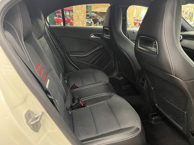 Ａクラス Ａ１８０　禁煙車／ＡＣＣ／衝突軽減Ｂ／Ｃａｒｐｌａｙ／Ａｎｄｒｏｉｄ／ハーフ革Ｓ／ナビ／フルセグＴＶ／Ｂカメラ／シートＨ／Ｐシート／ＬＥＤヘッドライト／Ｐゲート／Ｂｌｕｅｔｏｏｔｈ／クリアランスソナー／１年保証（12枚目）