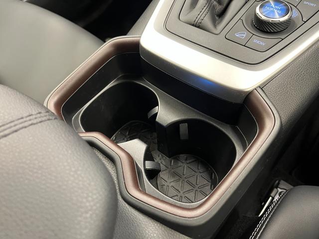RAV4 G Zパッケージ 禁煙車/ACC/衝突軽減ブレーキ/黒革シート/ナビ/フルセグTV/B&360度カメラ/車線逸脱警告/シートH/Pシート/LEDヘッドライト/Pゲート/Bluetoothオーディオ/クリアランスソナー(26枚目)