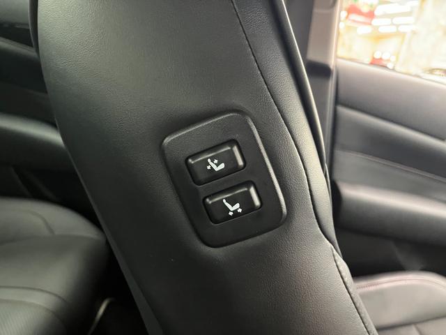 クラウンハイブリッド アスリートＳ　Ｊ－フロンティアリミテッド　特別仕様車／革Ｓ／禁煙車／ＡＣＣ／衝突軽減Ｂ／ナビ／フルセグＴＶ／バックカメラ／車線逸脱警告／シートＨ・Ｃ／Ｐシート／ＬＥＤヘッドライト／Ｂｌｕｅｔｏｏｔｈオーディオ／クリアランスソナー／１年保証（13枚目）