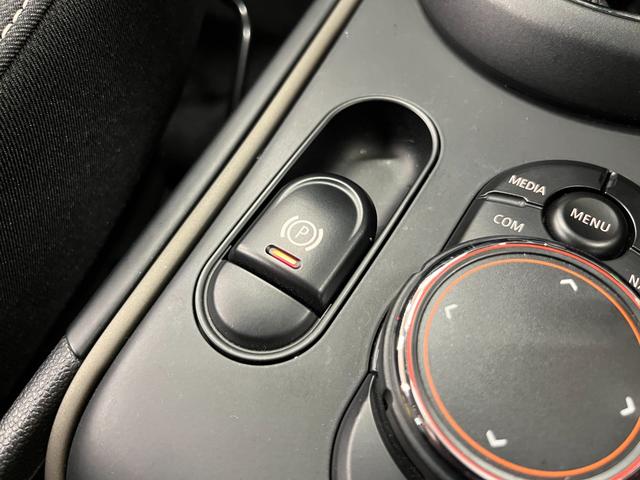 ＭＩＮＩ クーパーＤ　クロスオーバー　禁煙車／ＡＣＣ／インテリジェントセーフティ／ナビ／バックカメラ／ＬＥＤヘッドライト／Ｐゲート／Ｂｌｕｅｔｏｏｔｈオーディオ／クリアランスソナー／トラクションコントロール／ＵＳＢ入力端子／１年保証（21枚目）