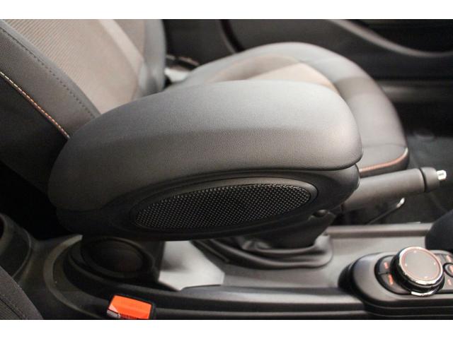 クーパーD 1オーナー/1年保証/禁煙車/インテリジェントセーフティ/HDDナビ/Bカメラ/ETC/LEDヘッドライト/スマートキー/アルミ/クリアランスソナー/SOSコール(29枚目)