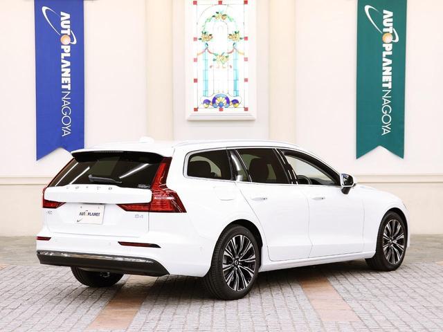 Ｖ６０ アルティメット　Ｂ４　禁煙車／ホワイトレザーＳ／ＡＣＣ／衝突軽減Ｂ／マッサージ機能／ワイヤレスモバイルチャジャー／ＨＵＤ／リヤシートＨ／ＡｐｐｌｅＣａｒＰｌａｙ／シートＨ・Ｃ／全周囲カメラ（8枚目）