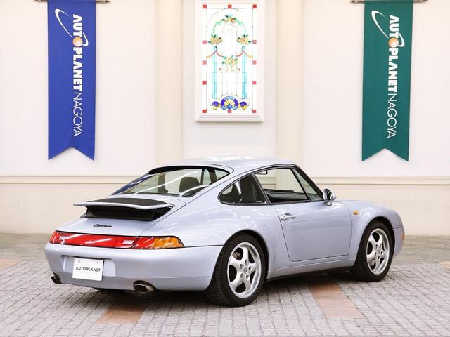 ９１１ ９１１カレラ　クーペＩＩ　禁煙車／６速マニュアル車／革Ｓ／純正カセット／ＣＤチェンジャー／左ハンドル／レザーステアリング／フロントフォグランプ（4枚目）