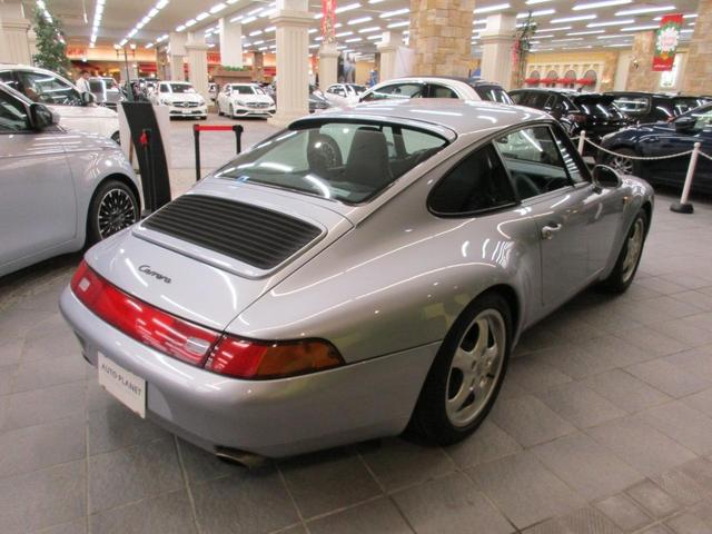 ９１１ ９１１カレラ　クーペＩＩ　禁煙車／６速マニュアル車／革Ｓ／純正カセット／ＣＤチェンジャー／左ハンドル／レザーステアリング／フロントフォグランプ（31枚目）