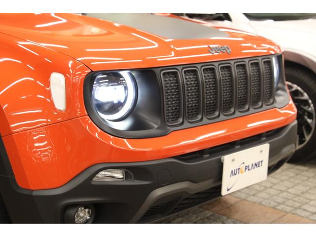 ジープ・レネゲード トレイルホーク　禁煙車／ＡｐｐｌｅＣａｒｐｌａｙ／ナビ／フルセグＴＶ／バックカメラ／車線逸脱警告／ＬＥＤヘッドライト／Ｂｌｕｅｔｏｏｔｈオーディオ／クルーズコントロール／ＵＳＢ入力端子／１年保証（42枚目）