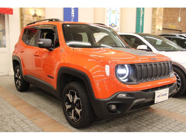 ジープ・レネゲード トレイルホーク　禁煙車／ＡｐｐｌｅＣａｒｐｌａｙ／ナビ／フルセグＴＶ／バックカメラ／車線逸脱警告／ＬＥＤヘッドライト／Ｂｌｕｅｔｏｏｔｈオーディオ／クルーズコントロール／ＵＳＢ入力端子／１年保証（53枚目）