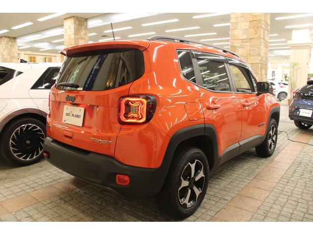 ジープ・レネゲード トレイルホーク　禁煙車／ＡｐｐｌｅＣａｒｐｌａｙ／ナビ／フルセグＴＶ／バックカメラ／車線逸脱警告／ＬＥＤヘッドライト／Ｂｌｕｅｔｏｏｔｈオーディオ／クルーズコントロール／ＵＳＢ入力端子／１年保証（54枚目）