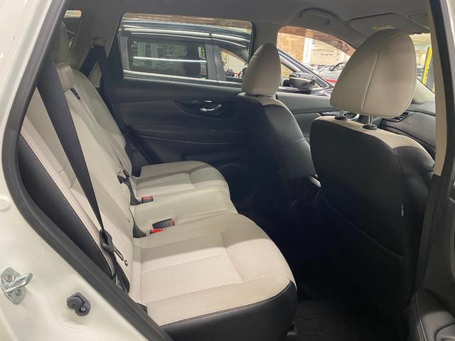 エクストレイル モード・プレミアハイコントラストインテリア　特別仕様車／白革Ｓ／ＡｐｐｌｅＣａｒｐｌａｙ／ＡｎｄｒｏｉｄＡｕｔｏ／ナビ／フルセグＴＶ／Ｓ＆Ｂ＆３６０度カメラ／シートＨ／ＬＥＤライト／Ｐゲート／Ｂｌｕｅｔｏｏｔｈオーディオ／クリアランスソナー（12枚目）