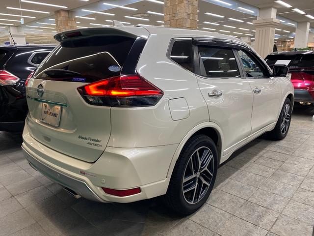 エクストレイル モード・プレミアハイコントラストインテリア　特別仕様車／白革Ｓ／ＡｐｐｌｅＣａｒｐｌａｙ／ＡｎｄｒｏｉｄＡｕｔｏ／ナビ／フルセグＴＶ／Ｓ＆Ｂ＆３６０度カメラ／シートＨ／ＬＥＤライト／Ｐゲート／Ｂｌｕｅｔｏｏｔｈオーディオ／クリアランスソナー（54枚目）