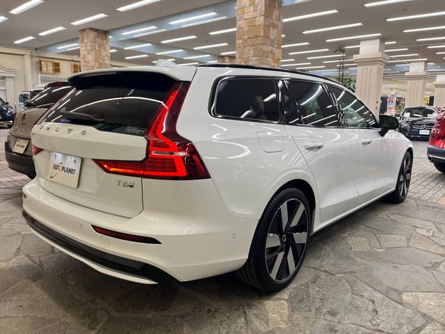 Ｖ６０ ウルトラ　Ｔ６　ＡＷＤ　プラグインハイブリッド　禁煙車／アンバー革シート／パノラマサンルーフ／衝突軽減ブレーキ／ＡＣＣ／アップルカープレイ／アンドロイドオート／ハーマンカードン／シートＨ・Ｃ／ステアリングヒーター／Ｐシート／マッサージ機能／アルミ（9枚目）