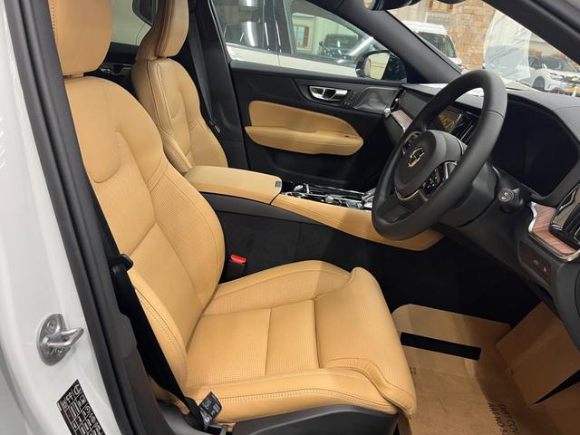 Ｖ６０ ウルトラ　Ｔ６　ＡＷＤ　プラグインハイブリッド　禁煙車／アンバー革シート／パノラマサンルーフ／衝突軽減ブレーキ／ＡＣＣ／アップルカープレイ／アンドロイドオート／ハーマンカードン／シートＨ・Ｃ／ステアリングヒーター／Ｐシート／マッサージ機能／アルミ（11枚目）