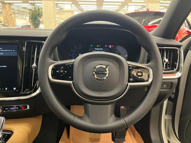 Ｖ６０ ウルトラ　Ｔ６　ＡＷＤ　プラグインハイブリッド　禁煙車／アンバー革シート／パノラマサンルーフ／衝突軽減ブレーキ／ＡＣＣ／アップルカープレイ／アンドロイドオート／ハーマンカードン／シートＨ・Ｃ／ステアリングヒーター／Ｐシート／マッサージ機能／アルミ（16枚目）
