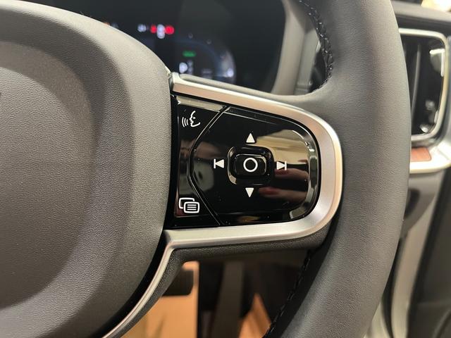 Ｖ６０ ウルトラ　Ｔ６　ＡＷＤ　プラグインハイブリッド　禁煙車／アンバー革シート／パノラマサンルーフ／衝突軽減ブレーキ／ＡＣＣ／アップルカープレイ／アンドロイドオート／ハーマンカードン／シートＨ・Ｃ／ステアリングヒーター／Ｐシート／マッサージ機能／アルミ（21枚目）