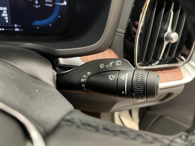Ｖ６０ ウルトラ　Ｔ６　ＡＷＤ　プラグインハイブリッド　禁煙車／アンバー革シート／パノラマサンルーフ／衝突軽減ブレーキ／ＡＣＣ／アップルカープレイ／アンドロイドオート／ハーマンカードン／シートＨ・Ｃ／ステアリングヒーター／Ｐシート／マッサージ機能／アルミ（23枚目）