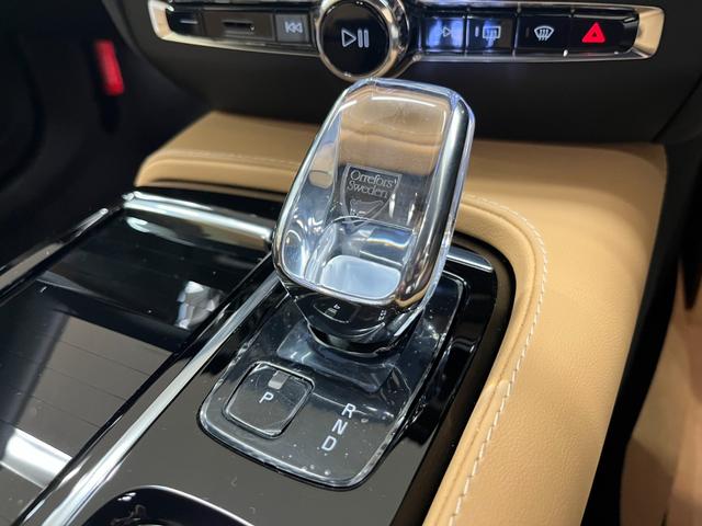 Ｖ６０ ウルトラ　Ｔ６　ＡＷＤ　プラグインハイブリッド　禁煙車／アンバー革シート／パノラマサンルーフ／衝突軽減ブレーキ／ＡＣＣ／アップルカープレイ／アンドロイドオート／ハーマンカードン／シートＨ・Ｃ／ステアリングヒーター／Ｐシート／マッサージ機能／アルミ（24枚目）