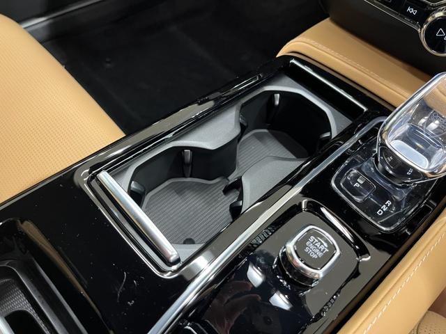 Ｖ６０ ウルトラ　Ｔ６　ＡＷＤ　プラグインハイブリッド　禁煙車／アンバー革シート／パノラマサンルーフ／衝突軽減ブレーキ／ＡＣＣ／アップルカープレイ／アンドロイドオート／ハーマンカードン／シートＨ・Ｃ／ステアリングヒーター／Ｐシート／マッサージ機能／アルミ（43枚目）