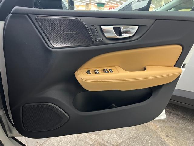 Ｖ６０ ウルトラ　Ｔ６　ＡＷＤ　プラグインハイブリッド　禁煙車／アンバー革シート／パノラマサンルーフ／衝突軽減ブレーキ／ＡＣＣ／アップルカープレイ／アンドロイドオート／ハーマンカードン／シートＨ・Ｃ／ステアリングヒーター／Ｐシート／マッサージ機能／アルミ（45枚目）