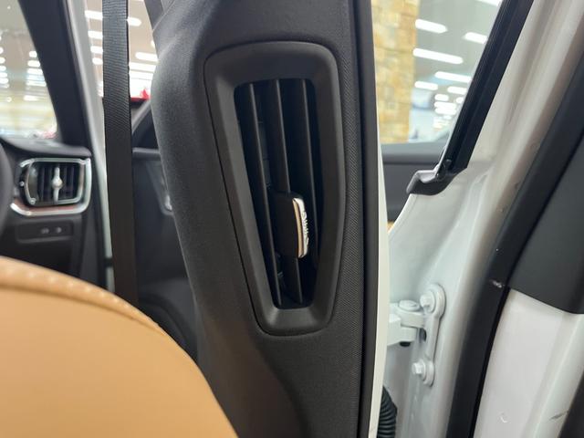 Ｖ６０ ウルトラ　Ｔ６　ＡＷＤ　プラグインハイブリッド　禁煙車／アンバー革シート／パノラマサンルーフ／衝突軽減ブレーキ／ＡＣＣ／アップルカープレイ／アンドロイドオート／ハーマンカードン／シートＨ・Ｃ／ステアリングヒーター／Ｐシート／マッサージ機能／アルミ（47枚目）